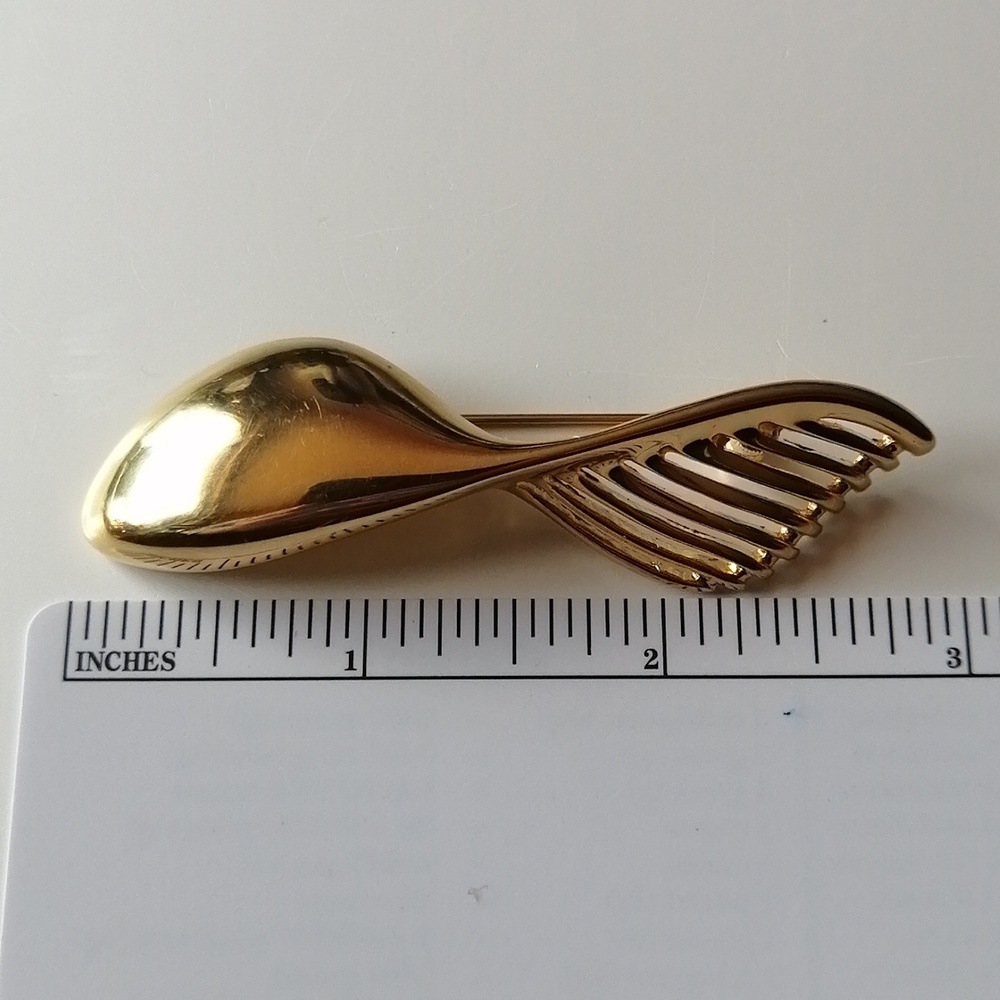 Vintage Monet Minimalist Abstract Goldtone Unisex Brooch Pin - Picture 7 of 7